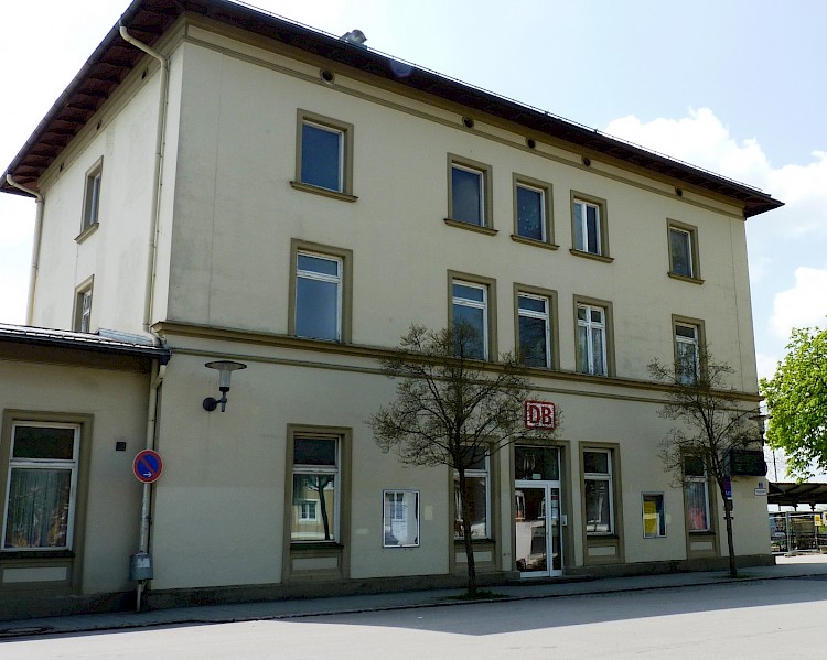 Bahnhofsgebäude Vorderansicht